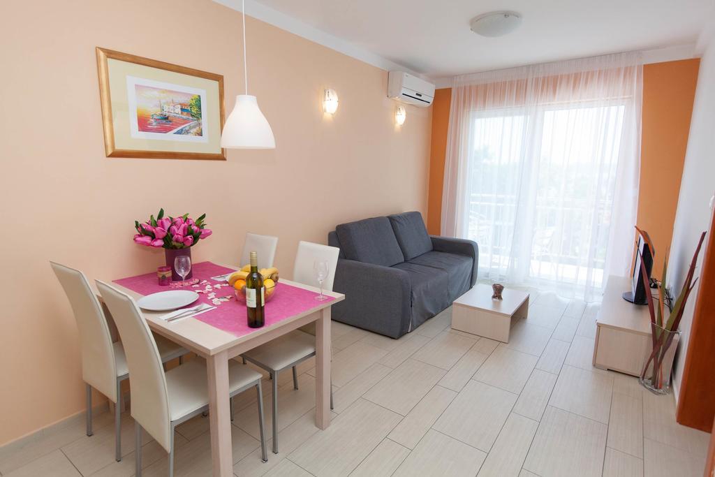 Apartments Ines Selce Eksteriør billede