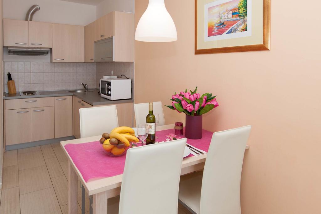 Apartments Ines Selce Eksteriør billede