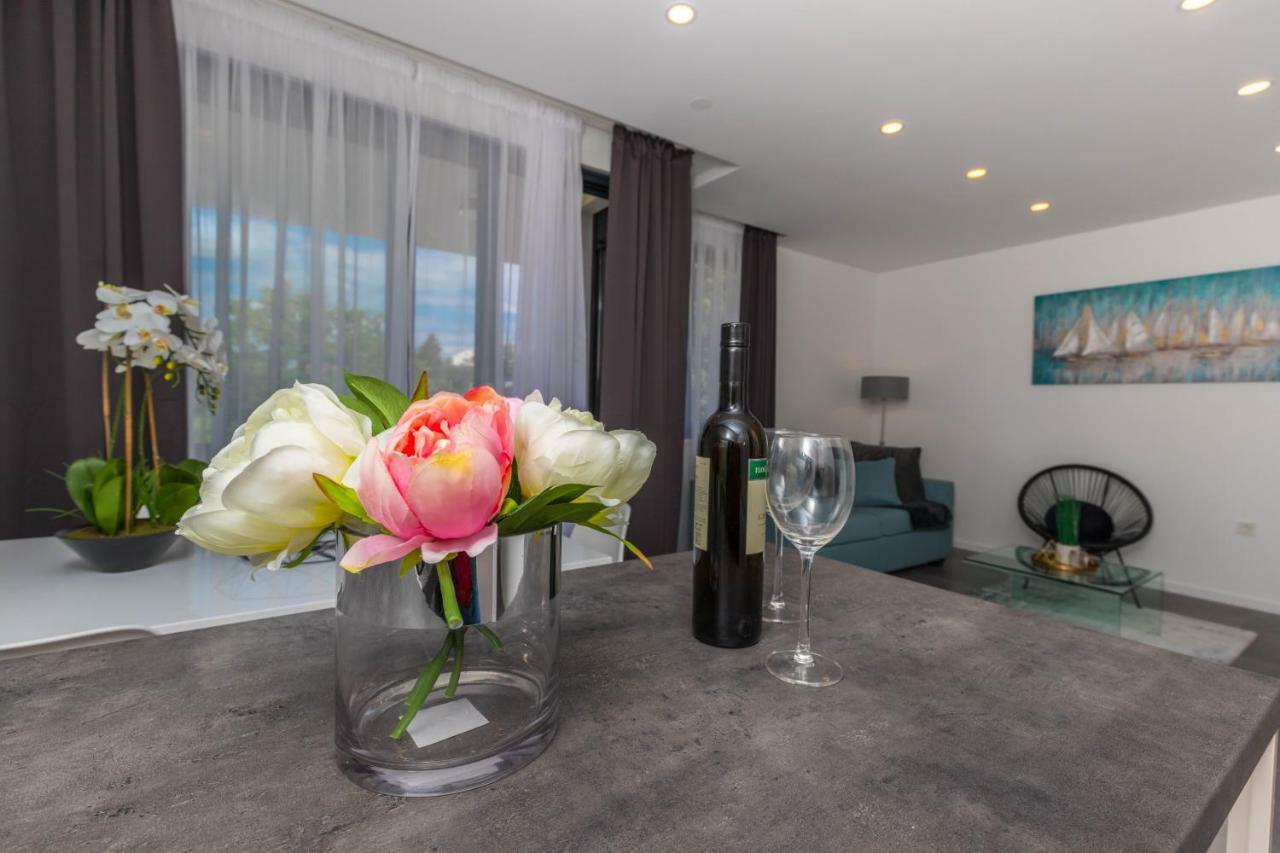 Apartments Ines Selce Eksteriør billede